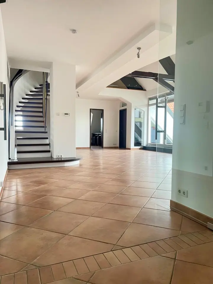5 Zimmer Wohnung mit 264 m² in Regensburg – Bild 4