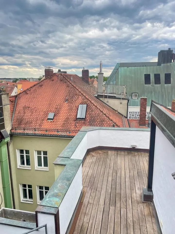 5 Zimmer Wohnung mit 264 m² in Regensburg – Bild 2