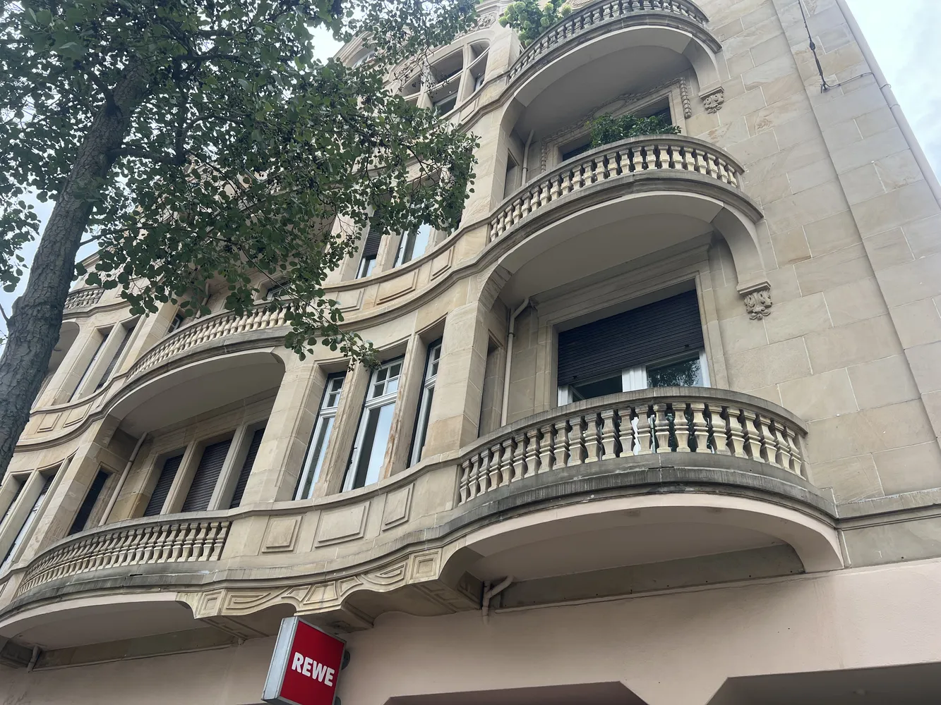 2 Zimmer Wohnung mit 70 m² in Wiesbaden – Bild 1