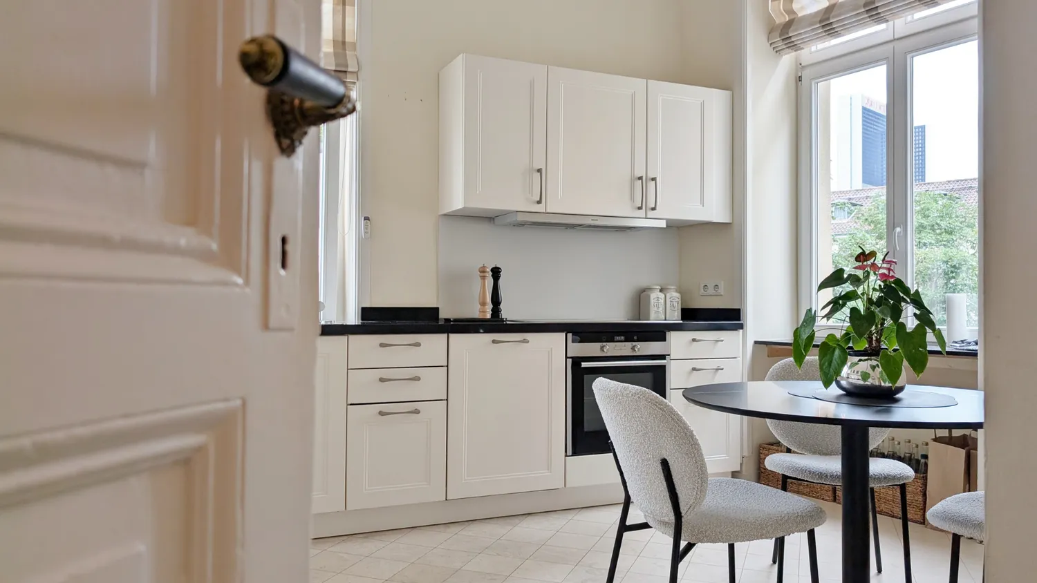 6 Zimmer Wohnung mit 250 m² in Frankfurt am Main – Bild 3