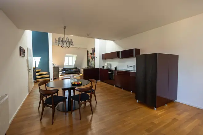 5 Zimmer Wohnung mit 155 m² in München – Bild 3