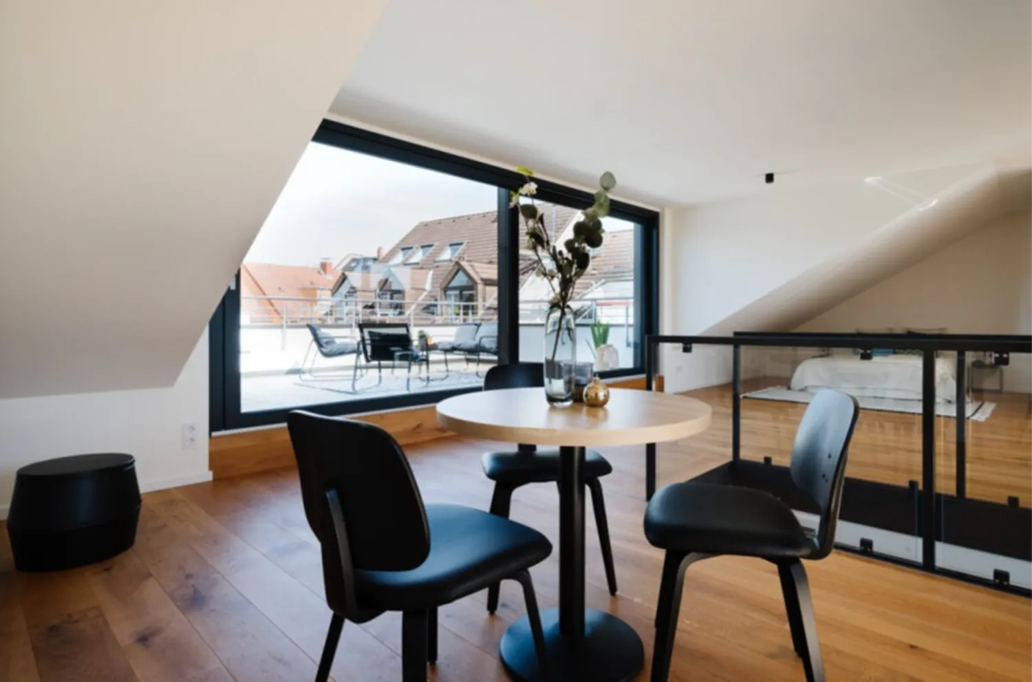 1 room apartment with 84 m² in Frankfurt am Main – Photo 4