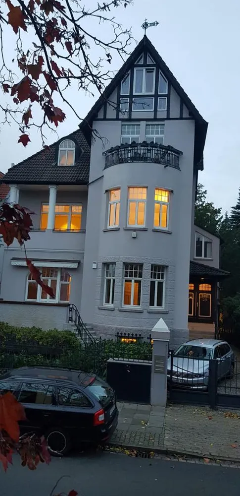 6 Zimmer Wohnung mit 316 m² in Hannover – Bild 1