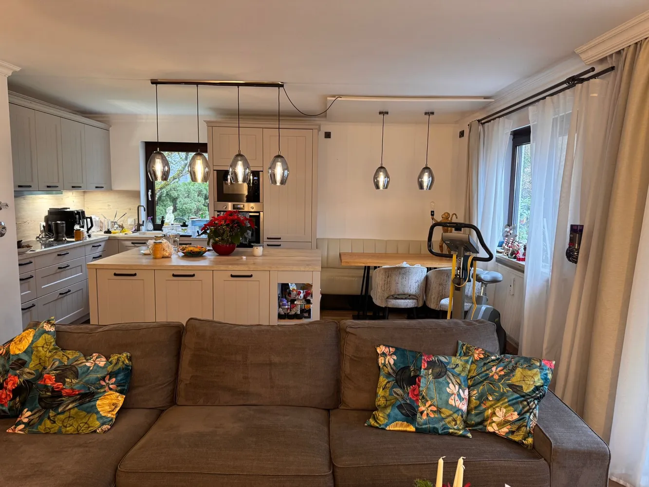 4 Zimmer Wohnung mit 92 m² in München – Bild 2