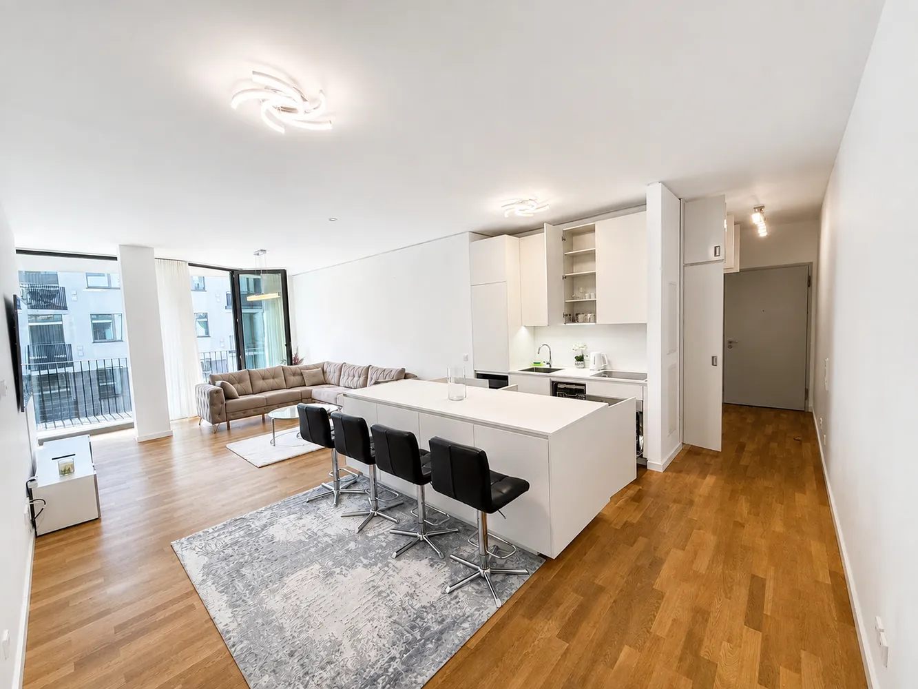 2 Zimmer Wohnung mit 77 m² in Berlin – Bild 1