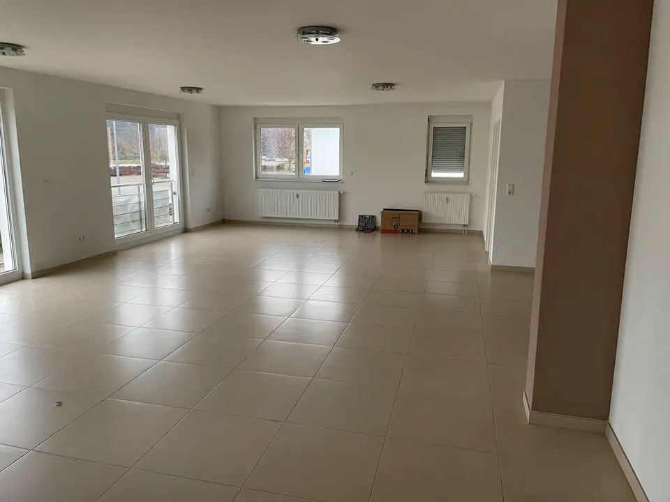 1 Zimmer Wohnung mit 90 m² in Weil am Rhein – Bild 1