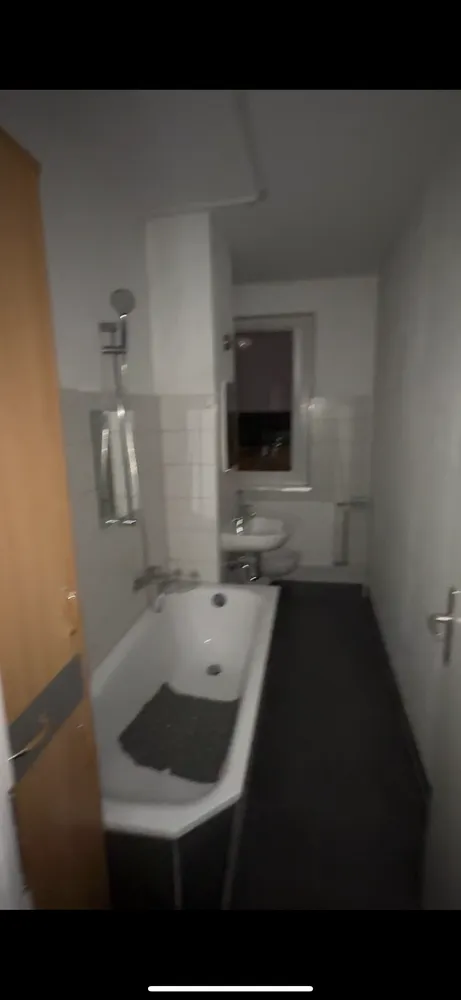 7 Zimmer Wohnung mit 120 m² in Halle (Saale) – Bild 1