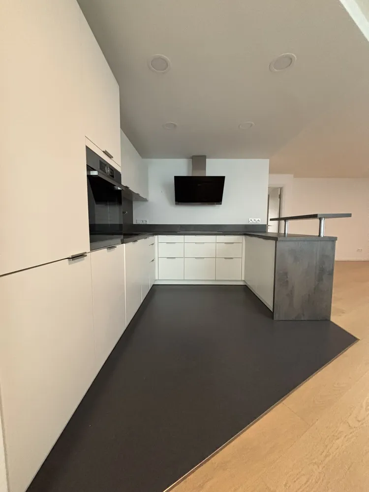 4 Zimmer Wohnung mit 192 m² in Frankfurt am Main – Bild 2