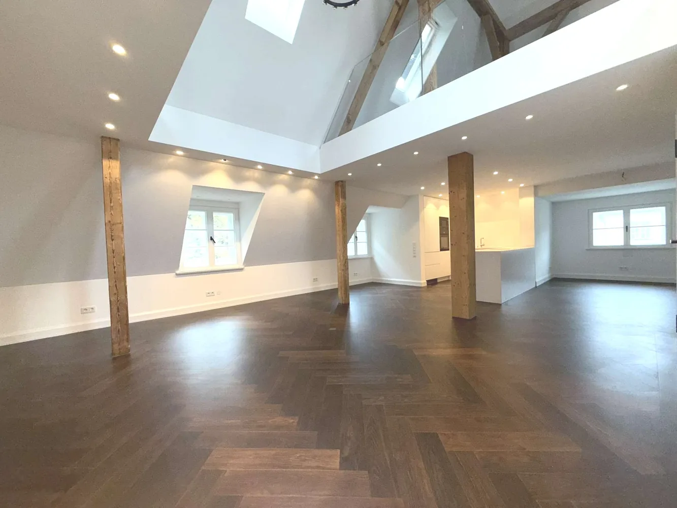4 Zimmer Wohnung mit 145 m² in München – Bild 2