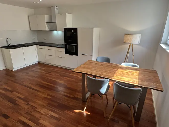 2 Zimmer Wohnung mit 90 m² in Hamburg – Bild 2