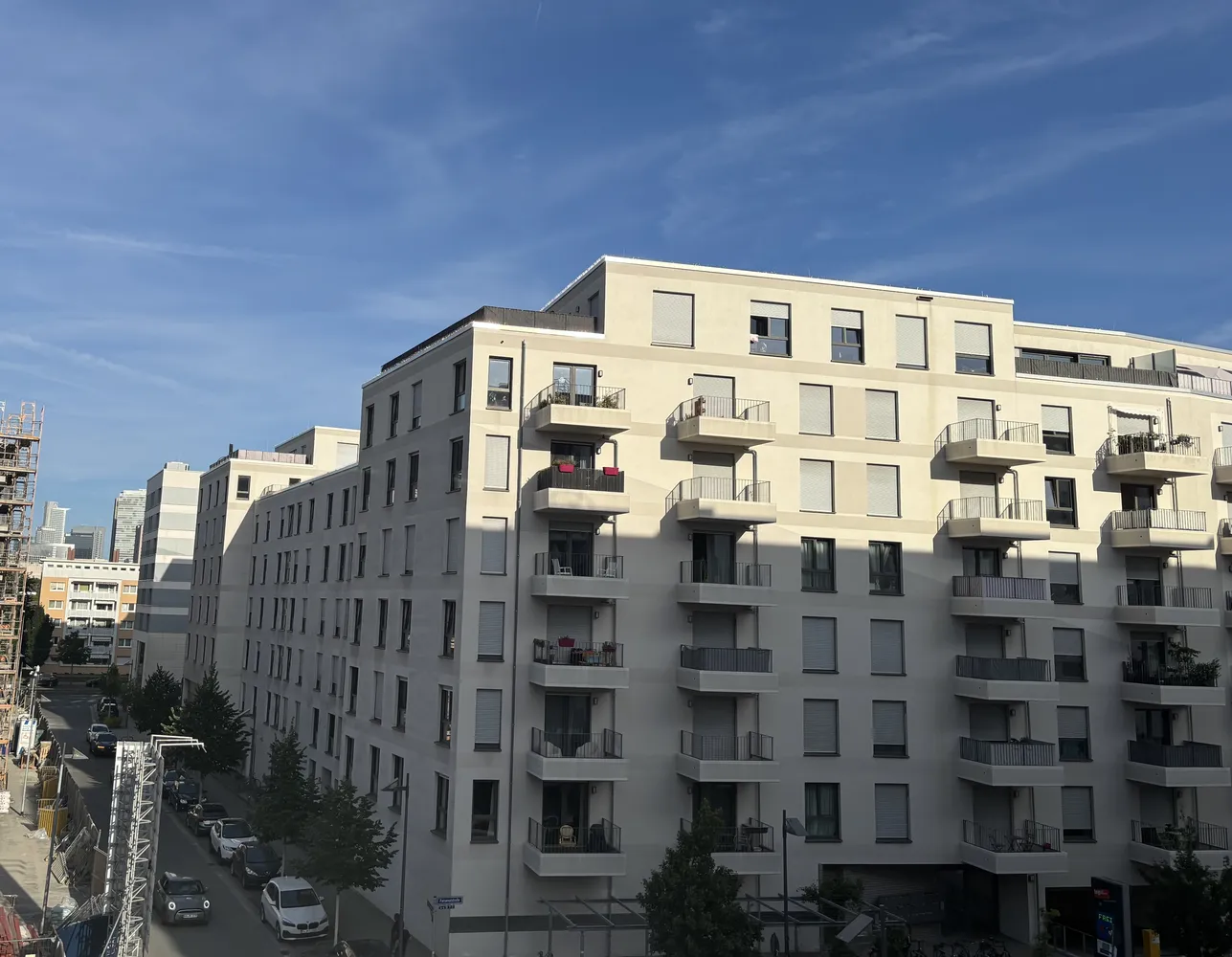 3 Zimmer Wohnung mit 87 m² in Frankfurt am Main – Bild 2