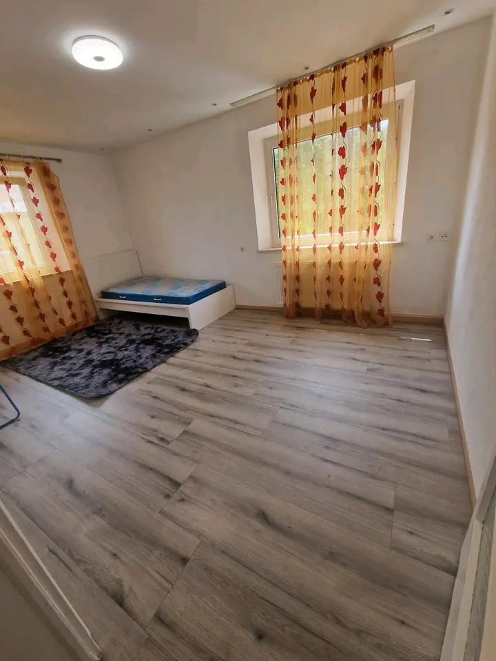 4 Zimmer Wohnung mit 80 m² in Hof – Bild 1