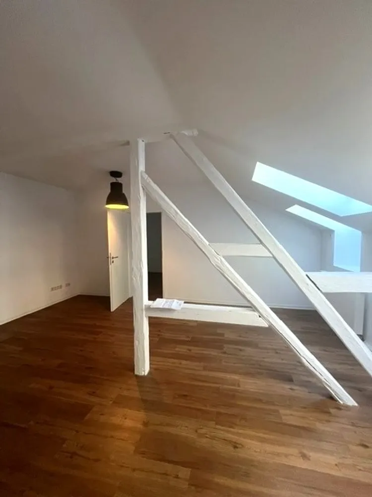 5 Zimmer Wohnung mit 116 m² in Wiesbaden – Bild 1