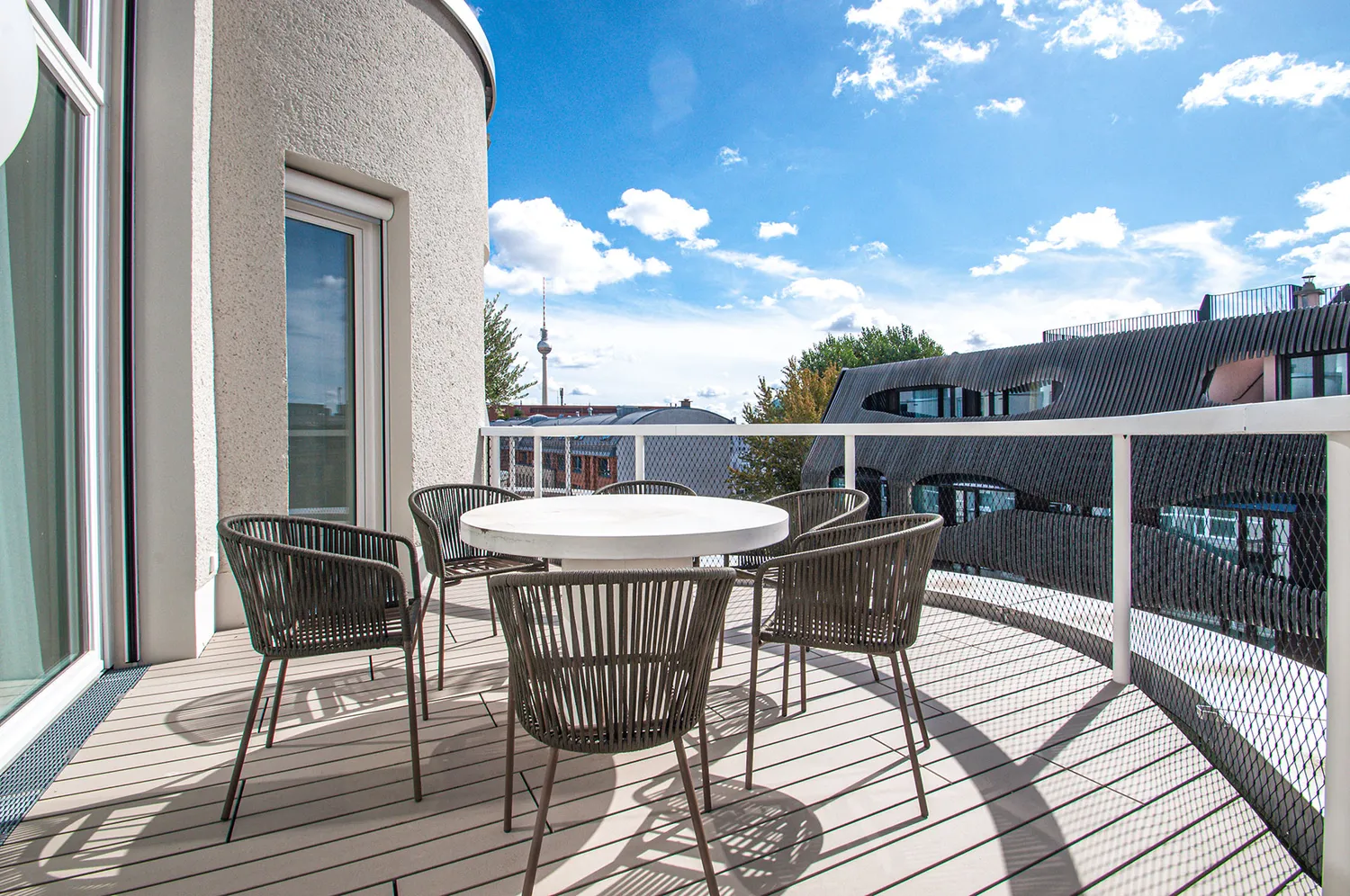 4 Zimmer Wohnung mit 180 m² in Berlin – Bild 2