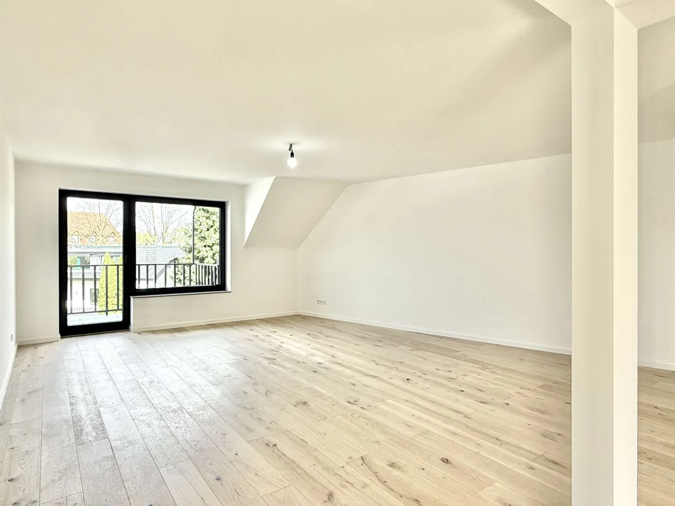 4 Zimmer Wohnung mit 134 m² in Düsseldorf – Bild 2