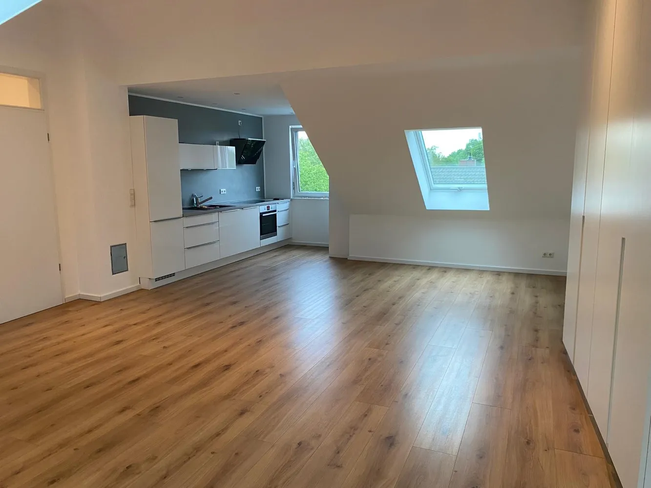 2 Zimmer Wohnung mit 77 m² in Bonn – Bild 2