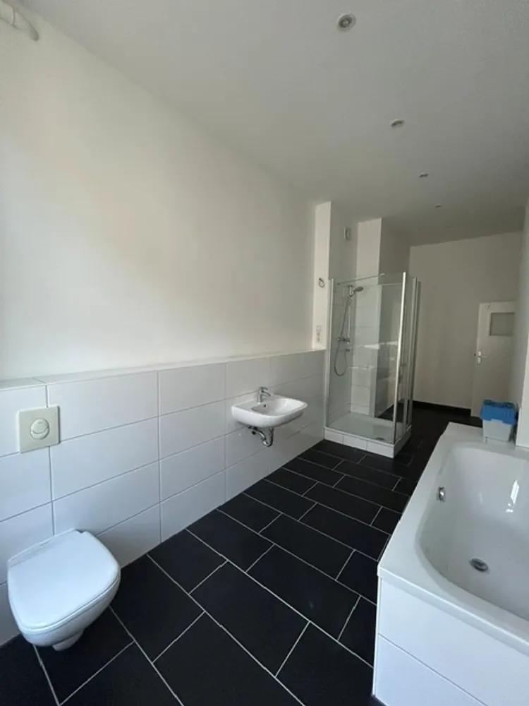 2 Zimmer Wohnung mit 111 m² in Berlin – Bild 10