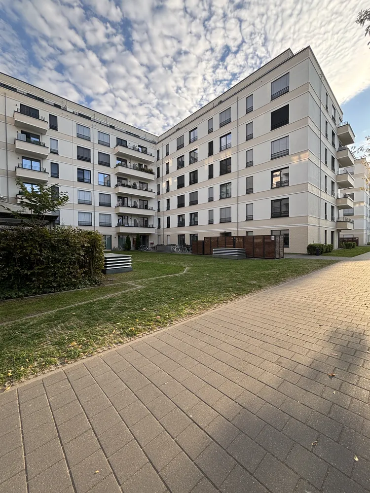 2 room apartment with 80 m² in Berlin – Photo 1