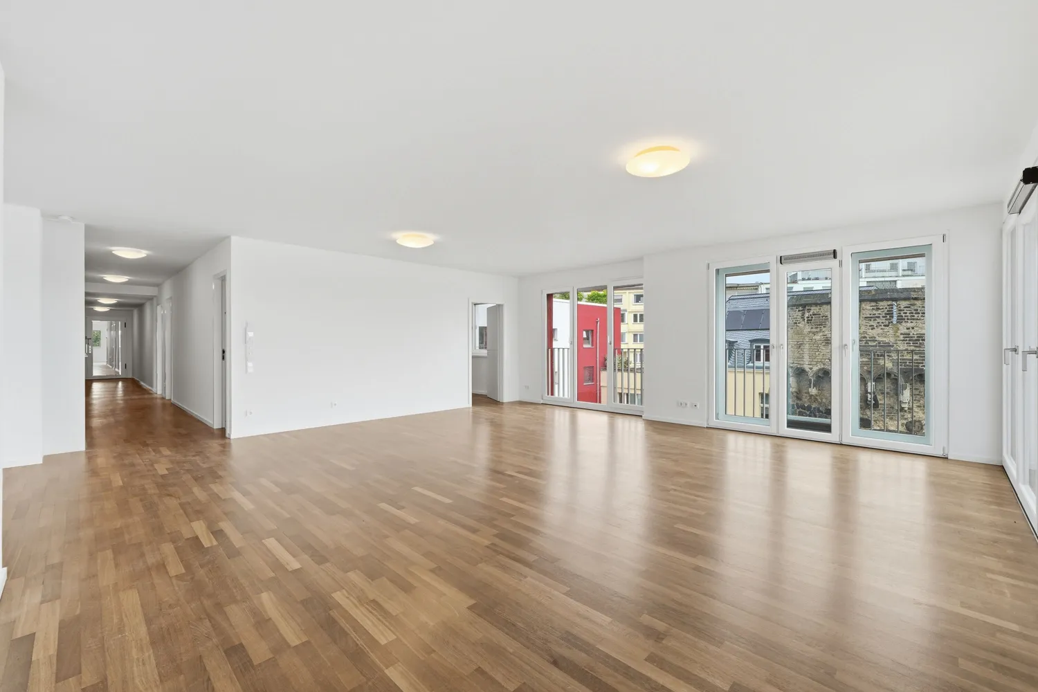 2 Zimmer Wohnung mit 110 m² in Köln – Bild 2