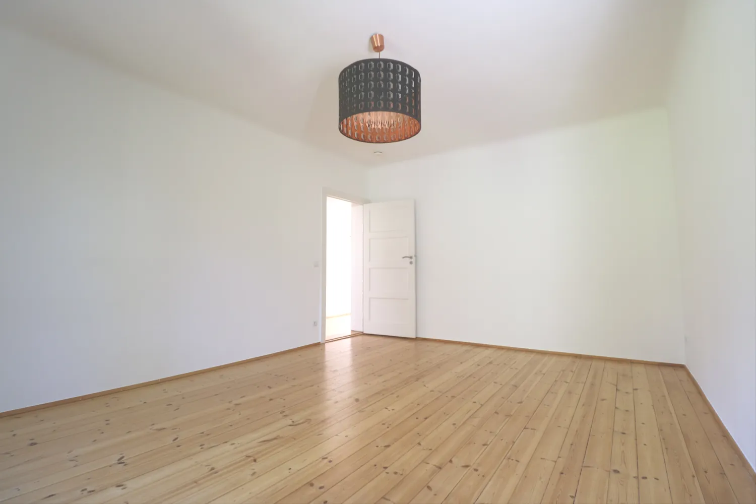 2 room apartment with 68 m² in Berlin – Photo 2