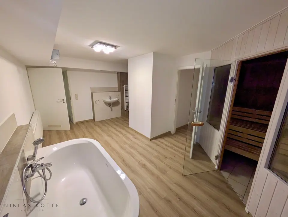 4 Zimmer Wohnung mit 205 m² in Altenburg – Bild 7