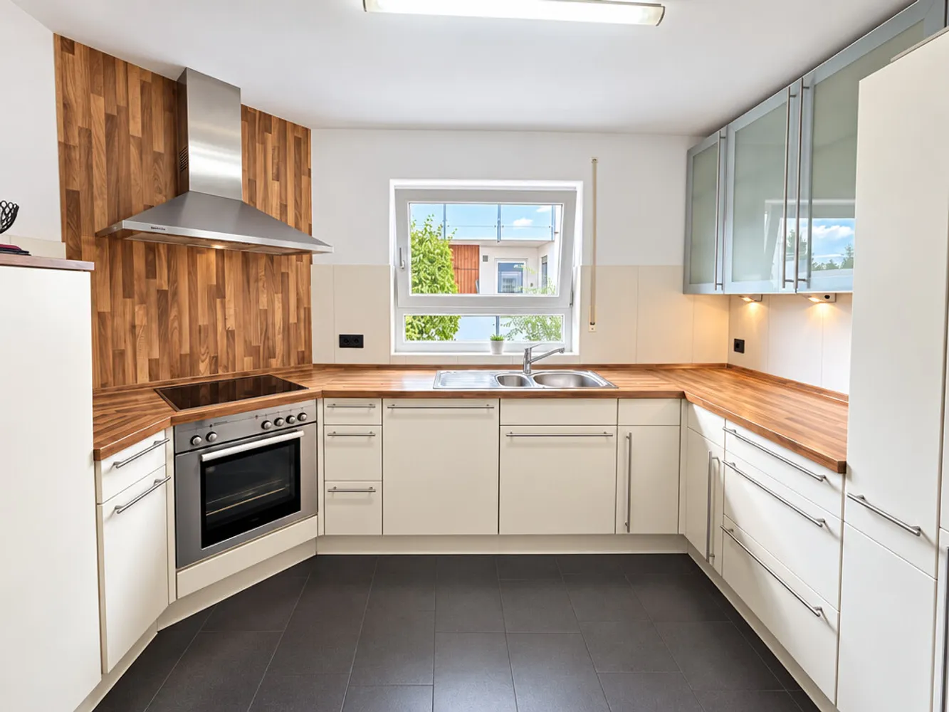 6 Zimmer Wohnung mit 140 m² in Reutlingen – Bild 2