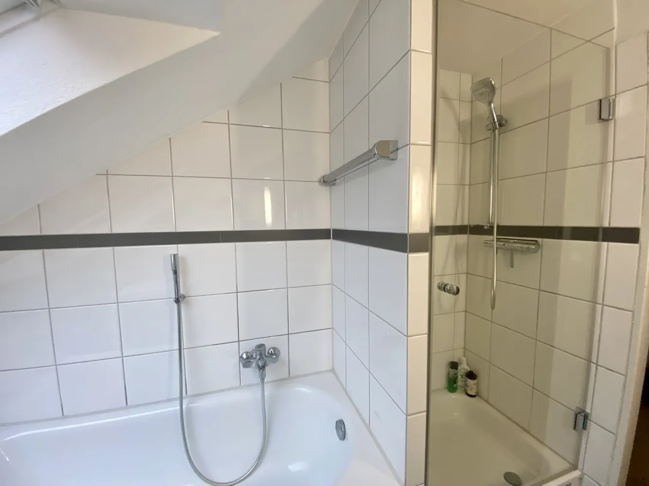 2 Zimmer Wohnung mit 70 m² in Düsseldorf – Bild 2