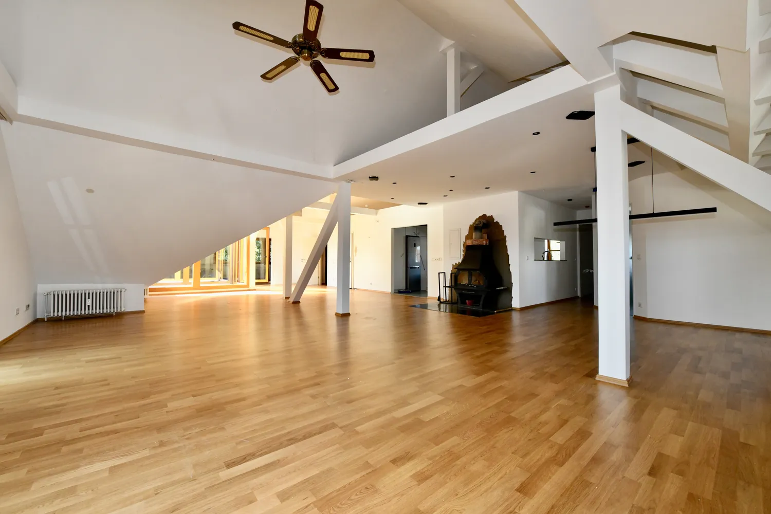 3 Zimmer Wohnung mit 157 m² in München – Bild 1
