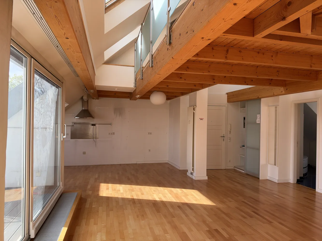 2 Zimmer Wohnung mit 92 m² in München – Bild 8