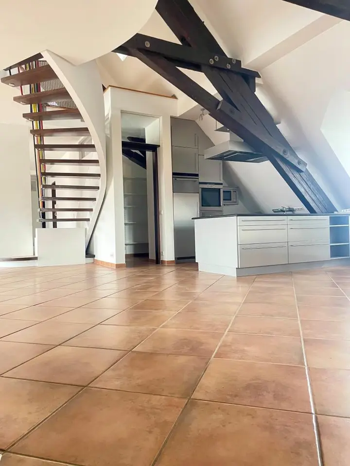 5 Zimmer Wohnung mit 264 m² in Regensburg – Bild 1