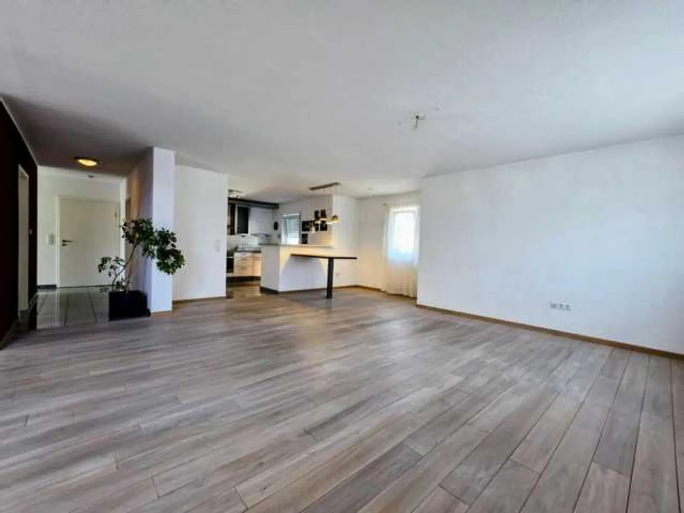 4 Zimmer Wohnung mit 151 m² in Homburg – Bild 10