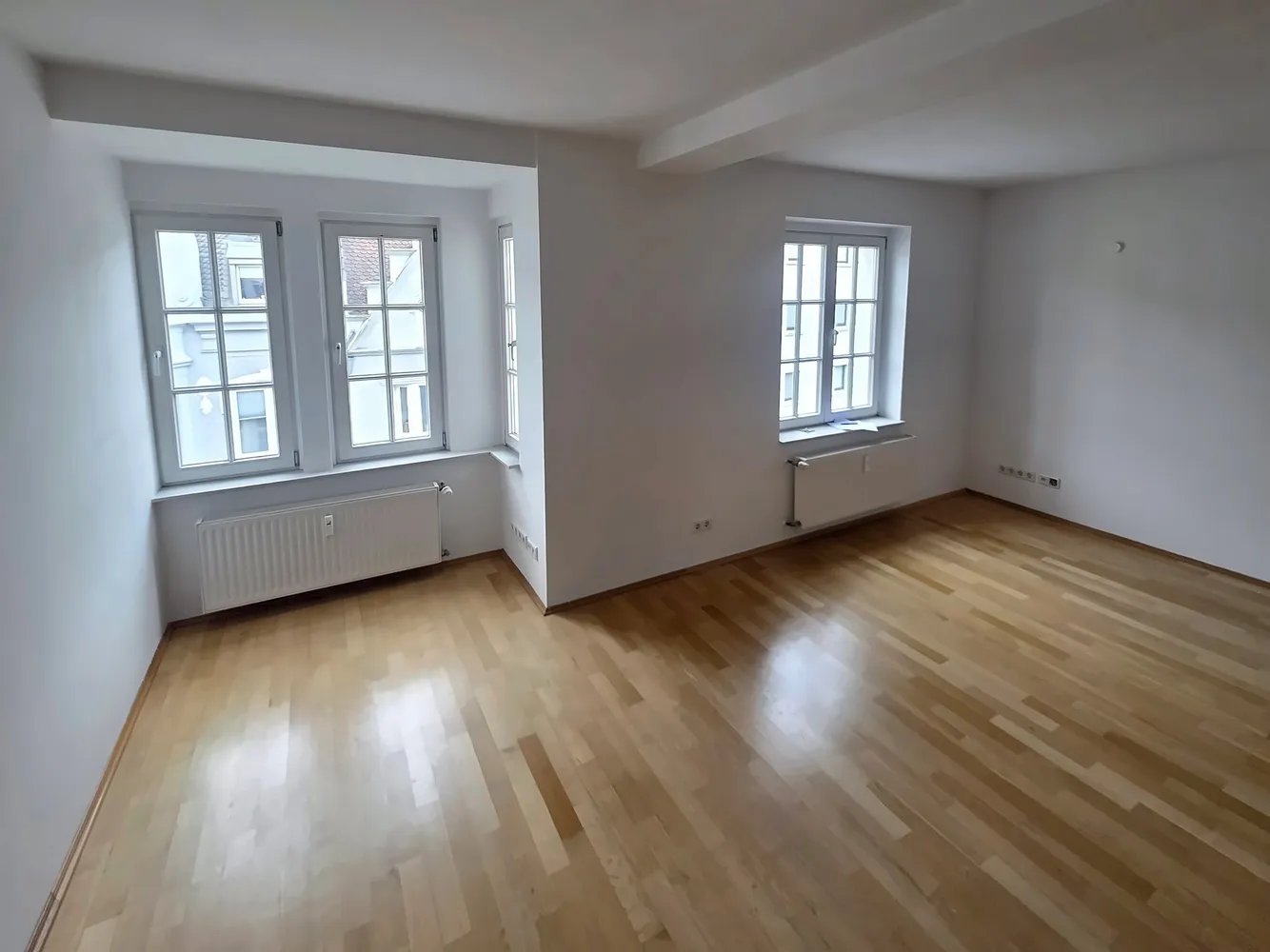 6 Zimmer Wohnung mit 200 m² in Düsseldorf – Bild 1