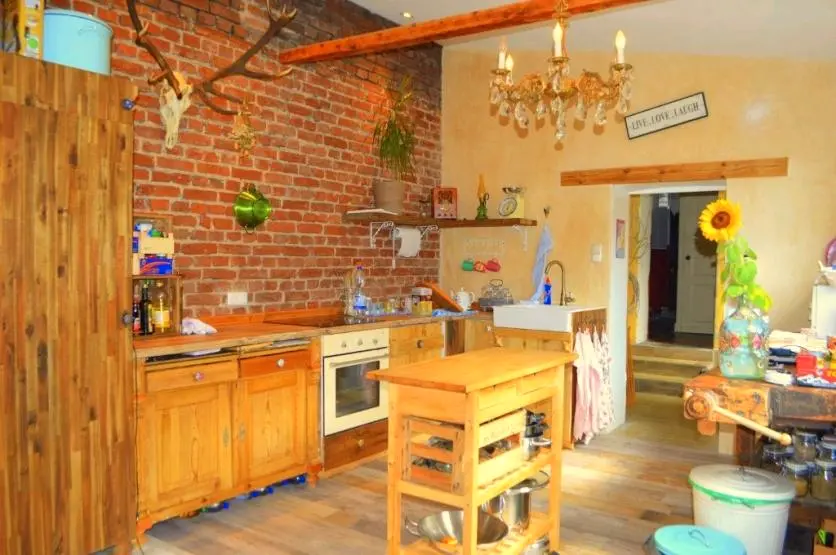 12 Zimmer Wohnung mit 600 m² in Duisburg – Bild 3