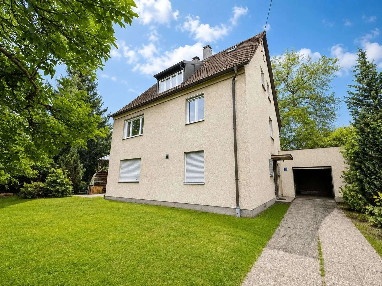 6 Zimmer Haus mit 188 m² in München – Bild 2