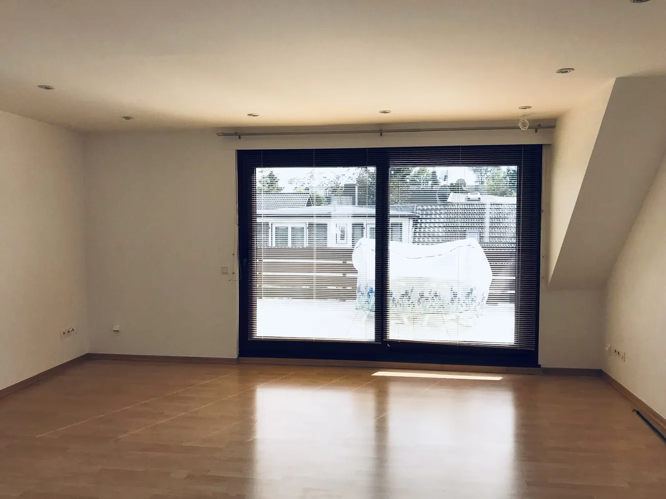 2 Zimmer Wohnung mit 76 m² in Köln – Bild 1