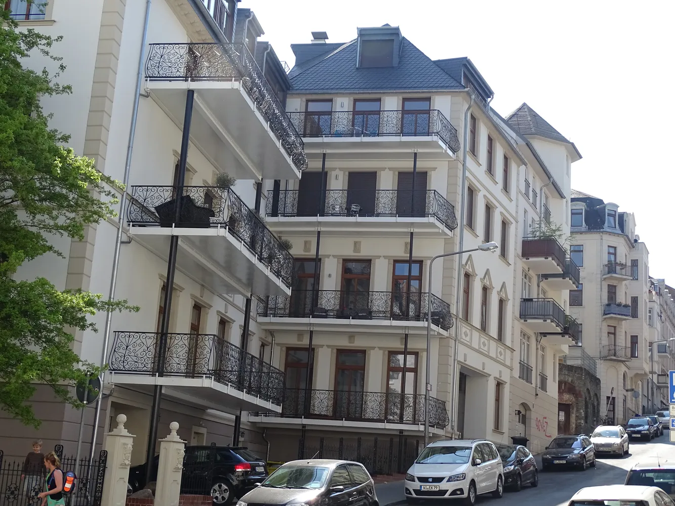 6 Zimmer Wohnung mit 275 m² in Wiesbaden – Bild 1
