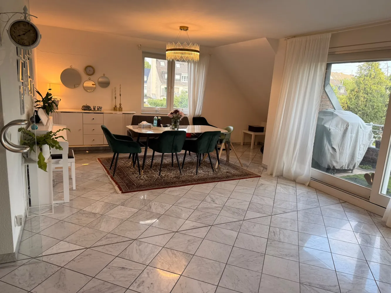4 Zimmer Wohnung mit 150 m² in Düsseldorf – Bild 2