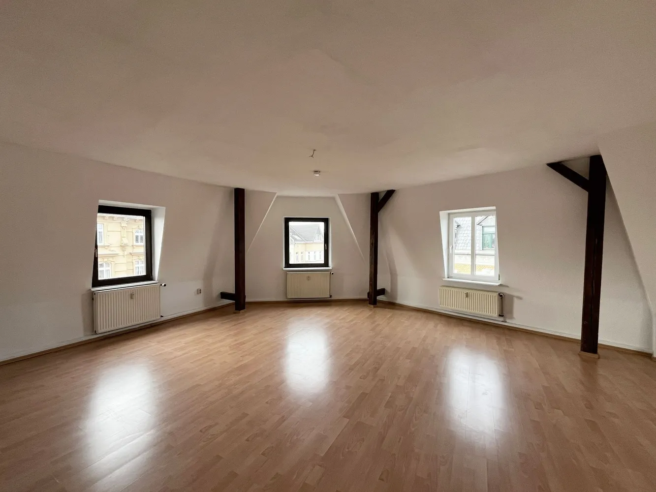 1 Zimmer Wohnung mit 58 m² in Halle (Saale) – Bild 1