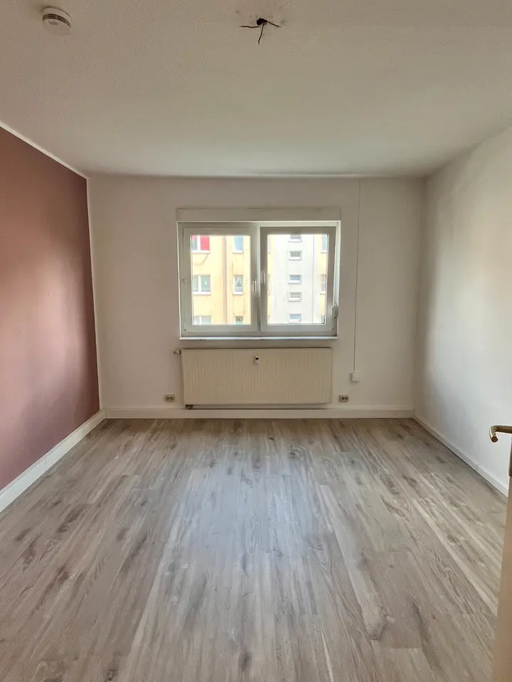 4 Zimmer Wohnung mit 77 m² in Suhl – Bild 1