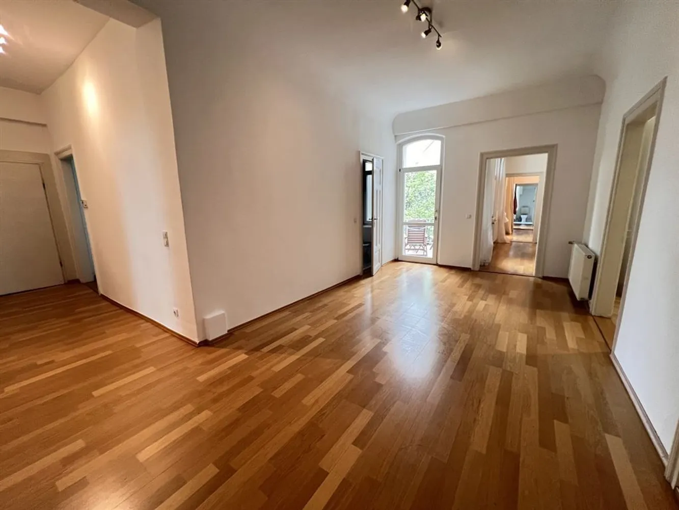 6 Zimmer Wohnung mit 200 m² in Nürnberg – Bild 11