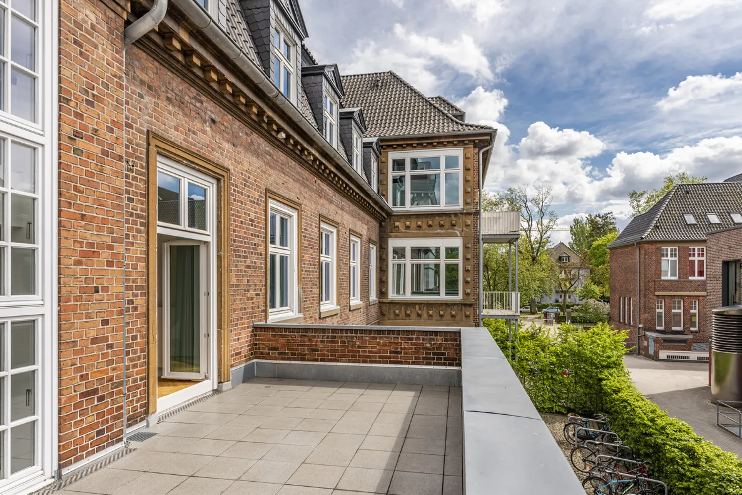 6 Zimmer Wohnung mit 238 m² in Hamburg – Bild 9