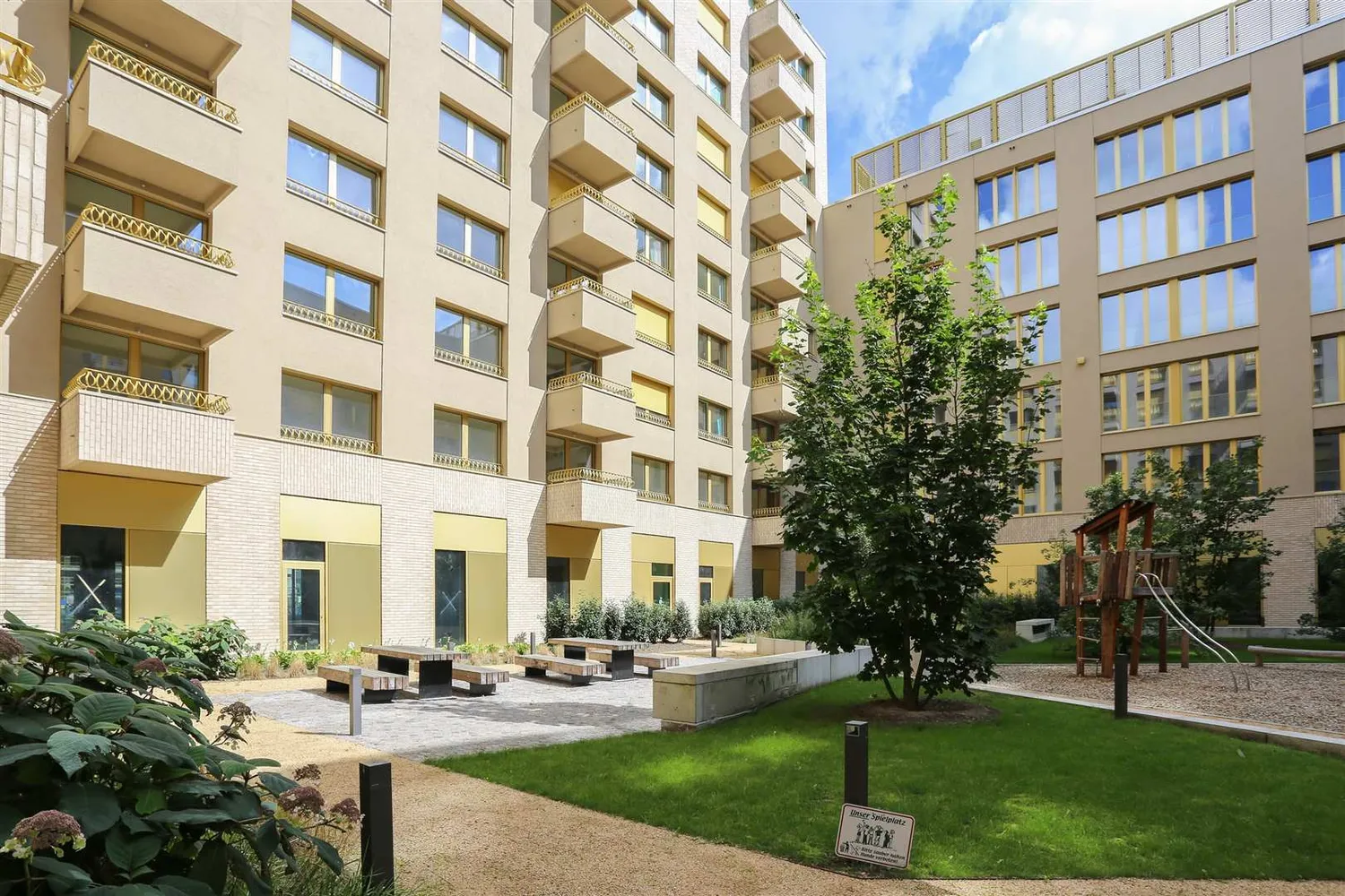 2 Zimmer Wohnung mit 86 m² in Berlin – Bild 1