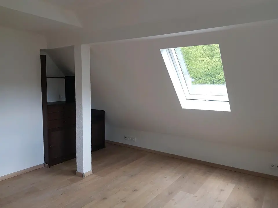 4 Zimmer Wohnung mit 100 m² in Wiesbaden – Bild 2
