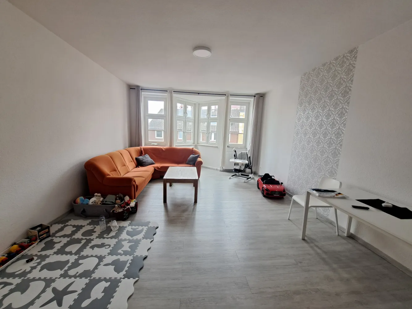 2 Zimmer Wohnung mit 77 m² in Bremerhaven – Bild 1