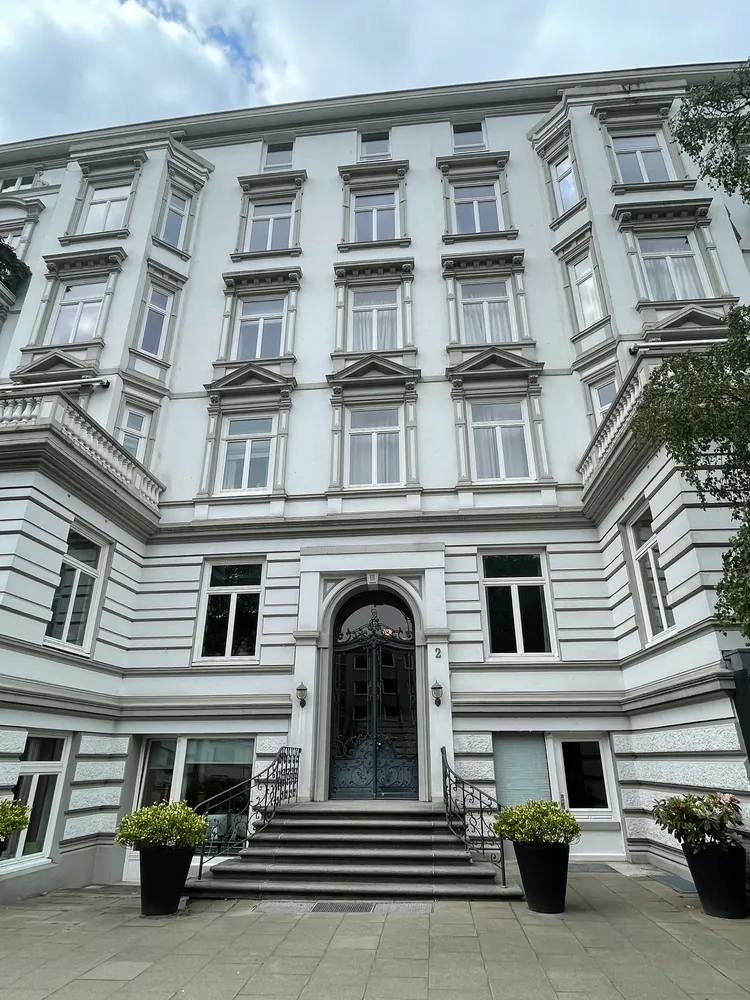 6 Zimmer Wohnung mit 170 m² in Hamburg – Bild 1