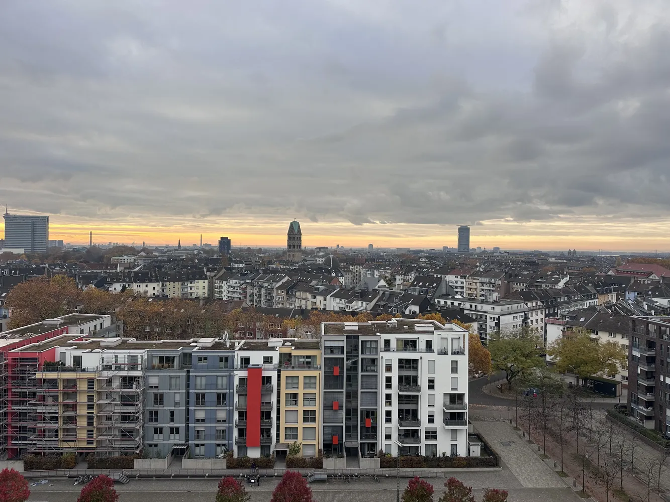 4 Zimmer Wohnung mit 129 m² in Düsseldorf – Bild 1