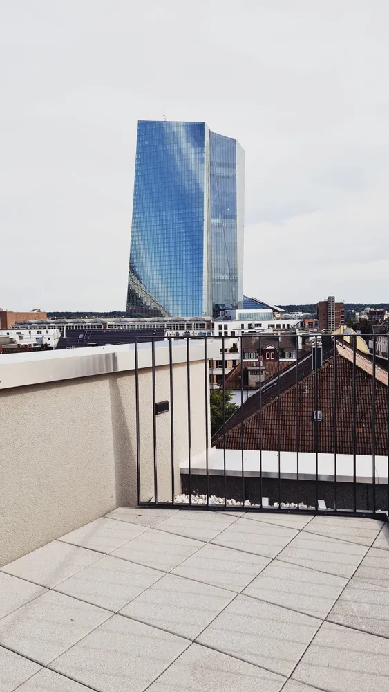 4 Zimmer Wohnung mit 169 m² in Frankfurt am Main – Bild 2