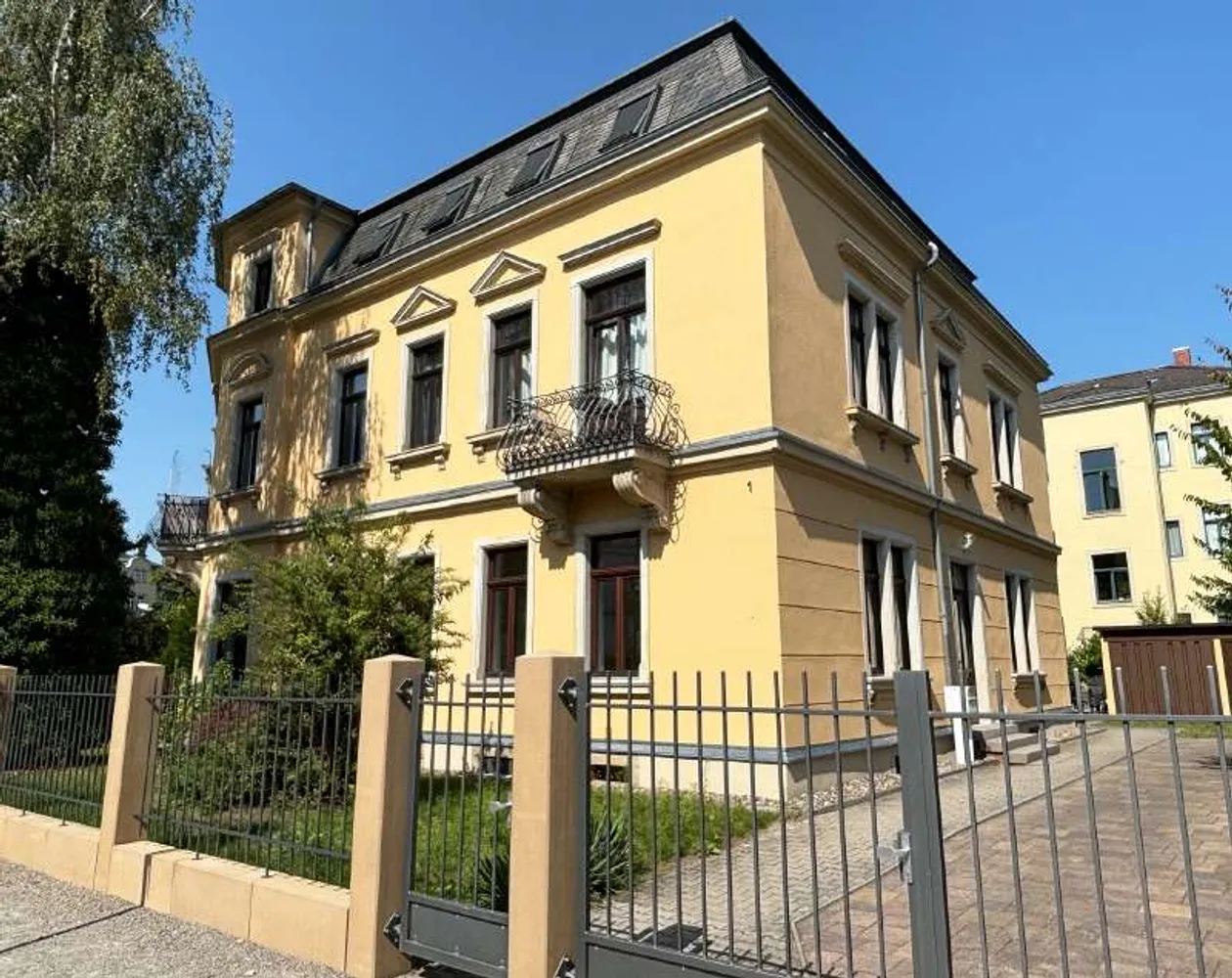 4 Zimmer Wohnung mit 128 m² in Dresden – Bild 1