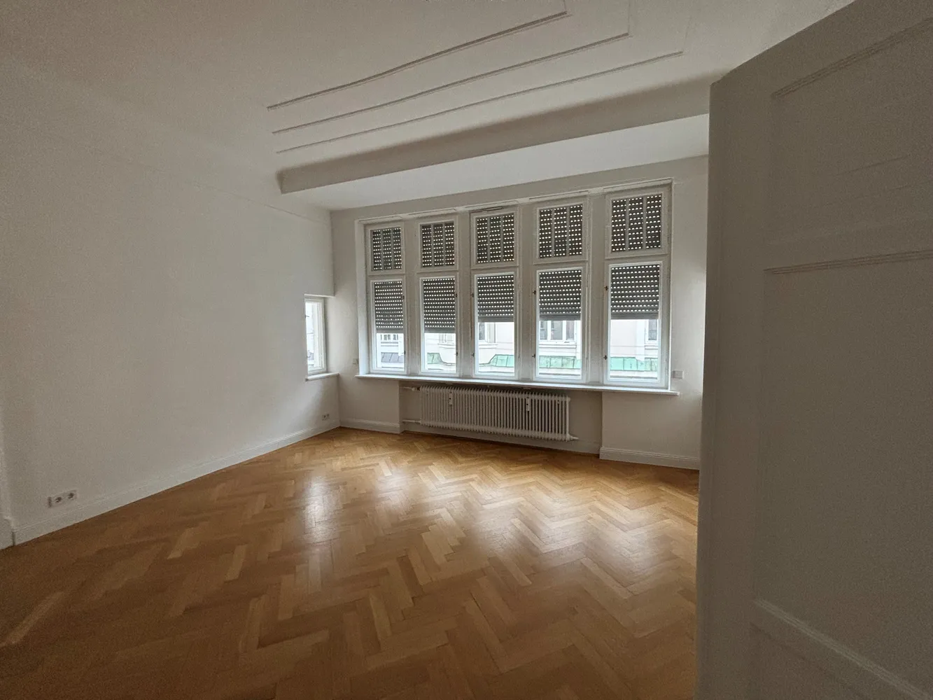 5 Zimmer Wohnung mit 330 m² in München – Bild 1
