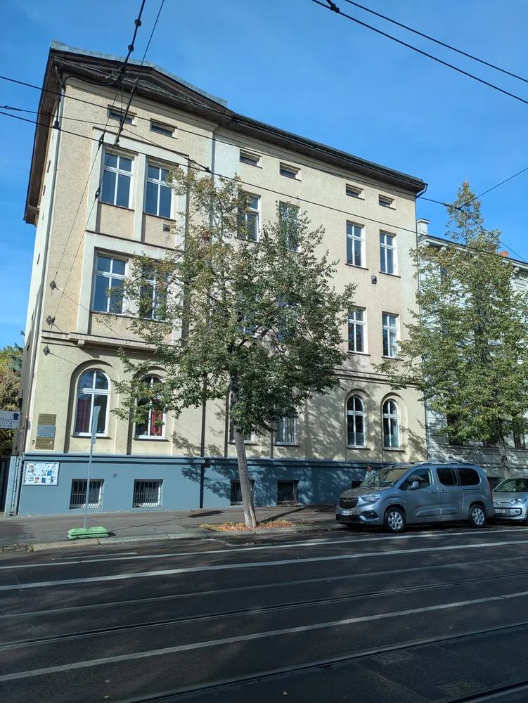 4 Zimmer Wohnung mit 130 m² in Halle (Saale) – Bild 1